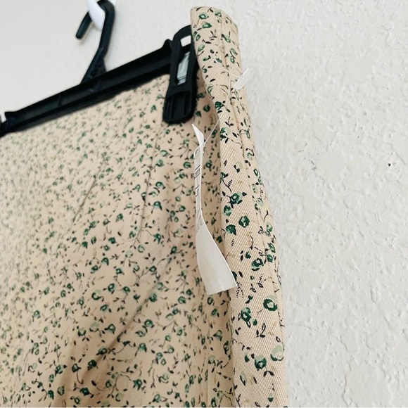Route 66 Stretch fit woman’s ditzy Floral Skirt size 18 mini earthy side slits - Picture 3 of 11